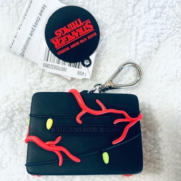 NWT Stranger Things, Bath & Body Works, PocketBac 5-Pack + Light-up Holder - Picture 8 of 9